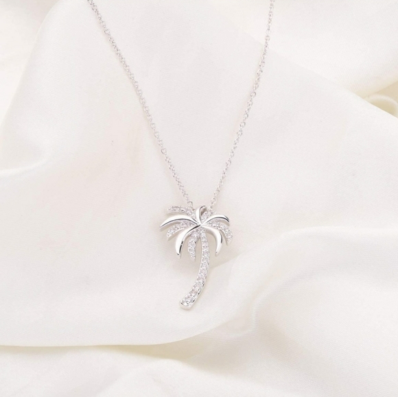 LQRI Jewelry - COPY - Ladies Palm Tree Necklace NWT Silver/CZ